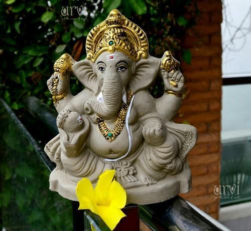 Amazing Music Set Ganesha Statue