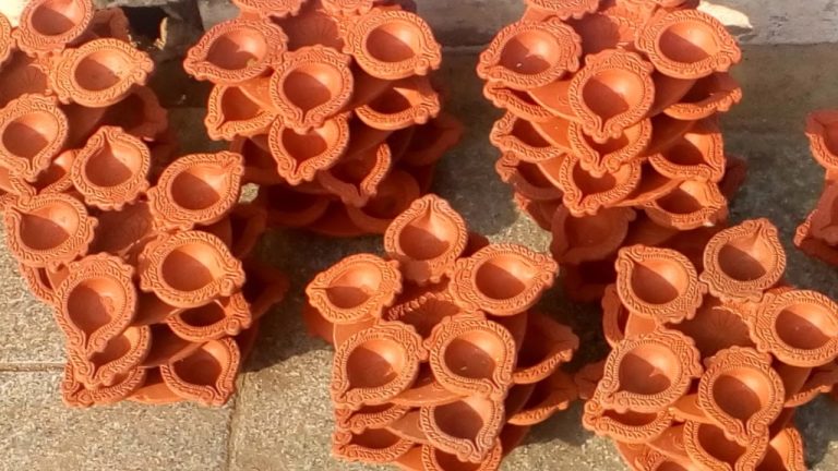 Clay-Vilakku